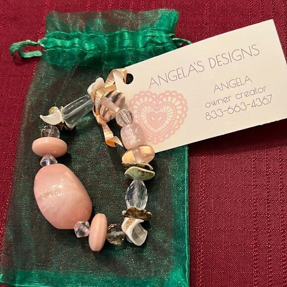 NWT Angelas Designs Pink & clear beads w/shell beads stretchy handmade bracelet - Picture 3 of 5